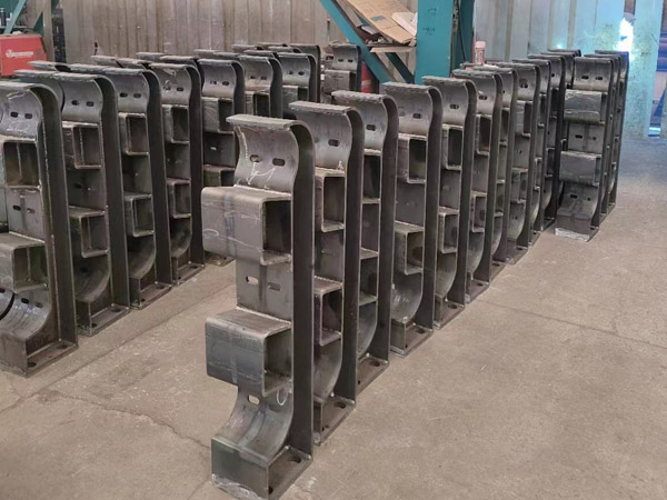 防撞护栏​高价成交不畅