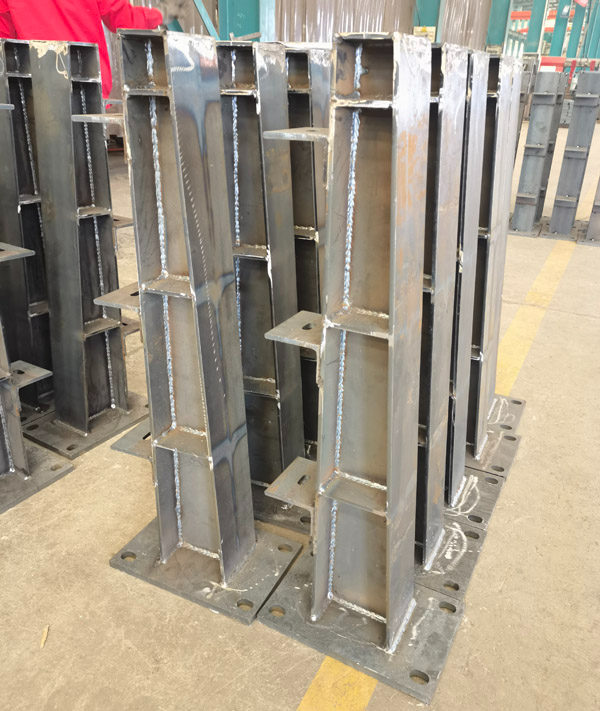 我国灯光护栏业出口订单继续收缩