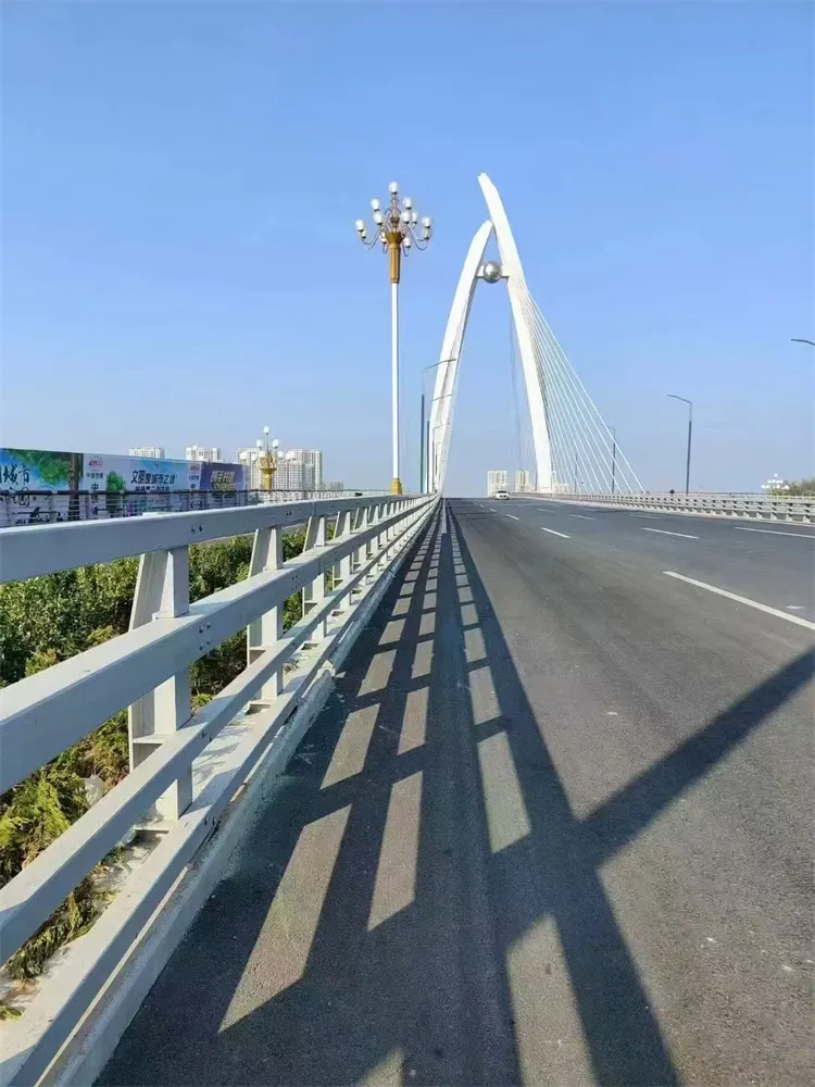 今年铝合金桥梁护栏出口增长