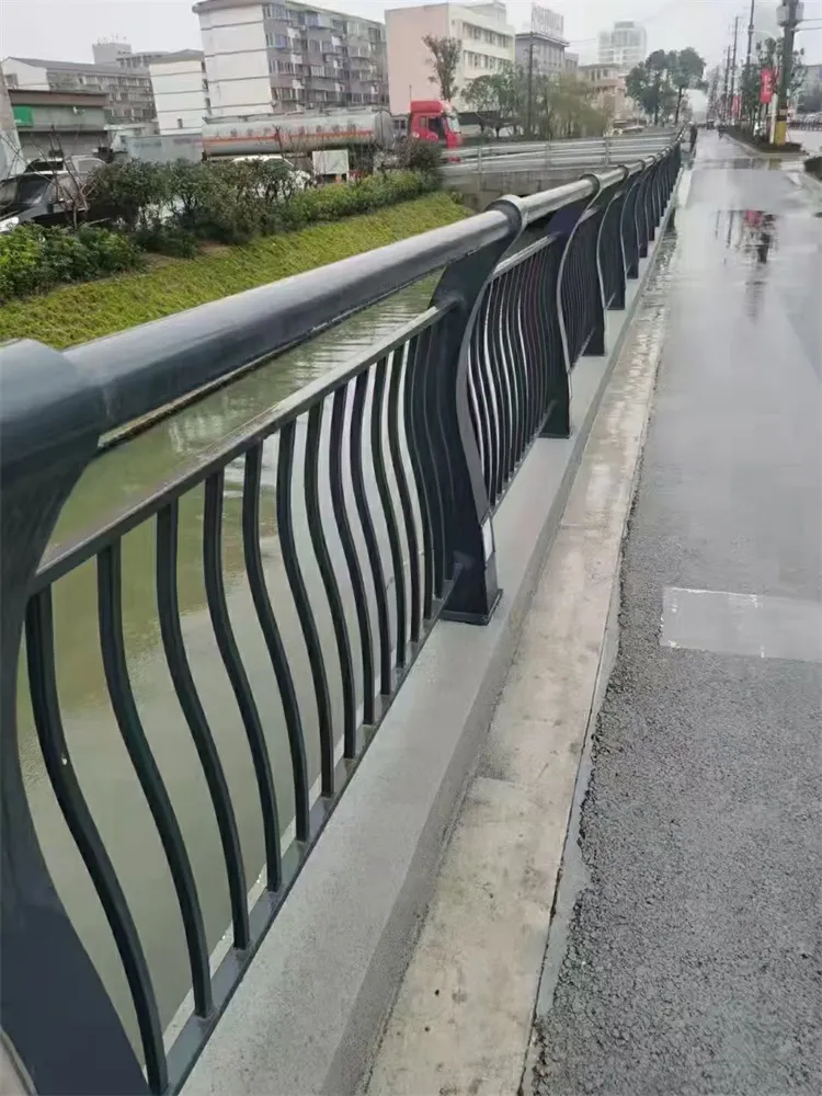 铝合金桥梁护栏自身支撑尚存