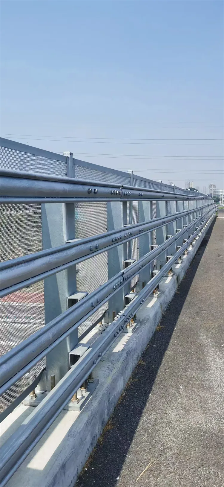 今日广州地区人行道栏杆​市场价格继续下滑